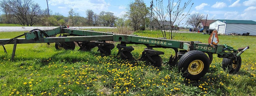 1982 JOHN DEERE 2700 Plow